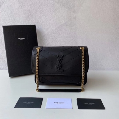 YSL Yves Saint laurent SLP聖羅蘭 NIKI BABY 新款出貨！平紋羊皮鏈條單肩包中號羊皮革郵差包，給你們不一樣的視覺效果！尺寸：22x16x7cm