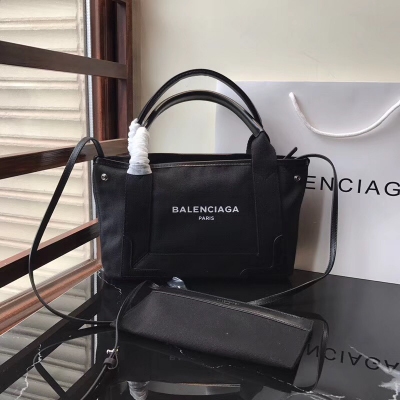 Balenciaga巴黎世家 原單帆布／進口小羊皮小號28cm 黑色 現貨實拍 斜挎手提都非常好看 這個夏天屬它最受歡迎了，實在是人見人愛 102黑色