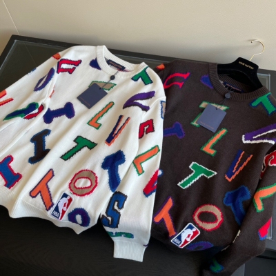 LOUIS VUITTON LV路易威登 2021Fw NBA合作系列字母提花毛衣超火哦各大博主網紅都在po圖的熱門款！原版男款 女生能穿出比較oversize寬鬆look 休閒時尚 進口機掛毛工藝 