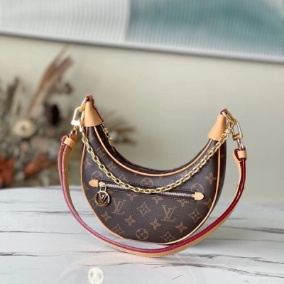 LOUIS VUITTON LV路易威登 頂級原單 M44036 最新單品 月亮包！很特別的一款，顏值不低於中古款豌豆包喲！尺寸：長24*寬6*高22cm