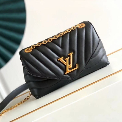 LOUIS VUITTON LV 路易威登 路易威登 M58552 M58553 NEW WAVE 鏈條包 官網圖V 形絎縫的鏈袋手袋 復古黃金色鏈幻燈片通過雕刻小孔，而折疊扣件使其柔軟.由於它的多個