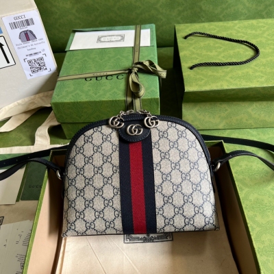 GUCCI古馳 meo vintage斜挎包，迷你包在無邊序曲系列中脫穎而出，在復古格調中注入現代設計精髓。迷你手袋裝飾橢圓形皮革標籤，搭配品牌標誌性元素貓科動物頭像.品牌的經典元素都集於一身，經典復古還如此百搭可愛。款號：