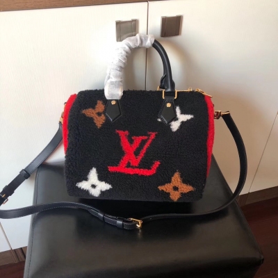 LOUIS VUITTON LV路易威登 頂級原單絨毛系列來襲Speedy 手袋Teddy collection m55423到貨 speedy的具有圓潤造型，內部空間寬敞，是攜帶您日常隨身必需物品的