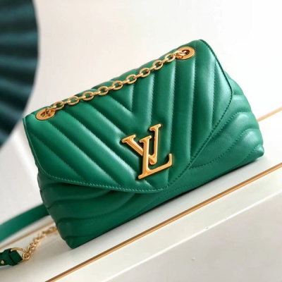 LOUIS VUITTON LV 路易威登 路易威登 M58552 M58553 NEW WAVE 鏈條包 官網圖V 形絎縫的鏈袋手袋 復古黃金色鏈幻燈片通過雕刻小孔，而折疊扣件使其柔軟.由於它的多個