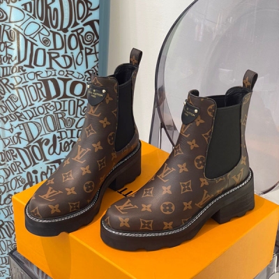 LOUIS VUITTON LV 路易威登 經典切爾西短靴，甄選小牛皮材質，帆布底老花材質，鞋型立體有型，簡約大氣，前側徽標裝點，鞋底有一定厚度，原版發泡材質，一點不笨重！頂級品質，碼數35-41（4