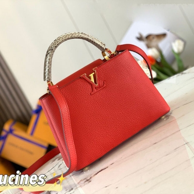 LOUIS VUITTON LV路易威登【特級精品原廠皮 N92800紅寶石配蟒蛇金扣】  第一家路易威登門店開在巴黎的嘉布遣街上，Capucines手袋與品牌一樣經久不衰，可以為任何造型帶來時尚的精