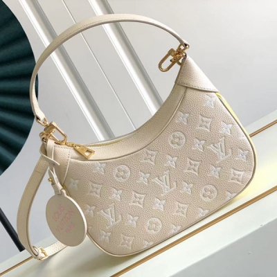 LOUIS VUITTON LV 路易威登 M46091 M46112。Bagatelle 手袋本款 Bagatelle 手袋以 Monogram Empreinte 軟粒面皮革塑造構型，於色彩反差中