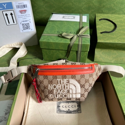 GUCCI古馳 The North Face x Gucci聯名系列腰包The North Face與Gucci擁有相似的發展歷史和價值觀，並且秉持相同的探索精神，這次兩大品牌特別推出The North Face x Guc