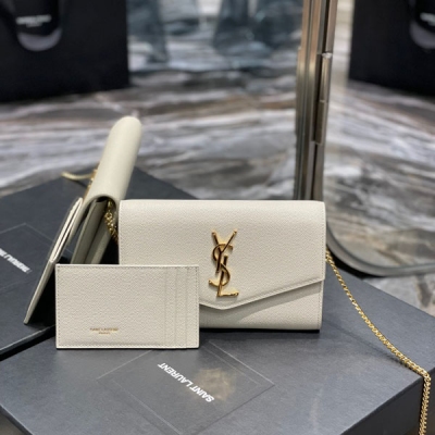 Yves Saint Laurent YSL 聖羅蘭 UPTOWN迷你信封包 最經典的標誌性金屬Logo，搭配可拆卸鏈條肩背帶，直接當手包！此款還配有一個小卡包，可以放4/5張卡片沒問題！義大利進口牛皮，肩帶48cm！雖然小確能裝3部Plu