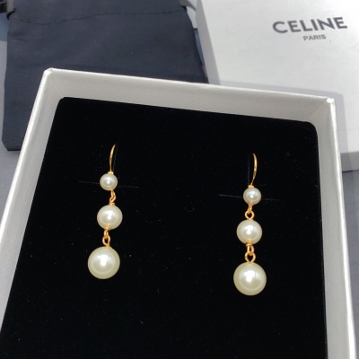 Celine 瑟琳 施令耳釘品牌好看 限量款 Baby 何超蓮等明星同款！