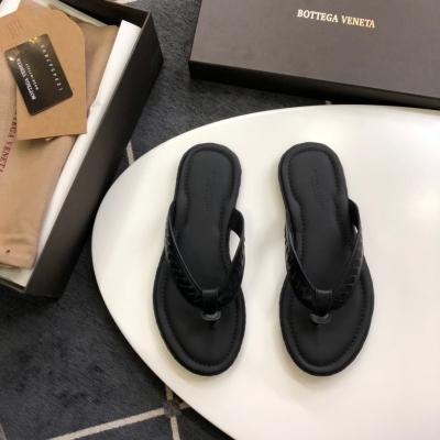 BV Bottega Veneta 頂尖高品質 時尚休閒拖鞋經典款 39-44 經典發售！(高品質）頂級手工藝編織裝飾 原版皮全面進口小牛皮編織，墊腳超軟小牛皮！正品橡膠防滑大底！超強舒適感！