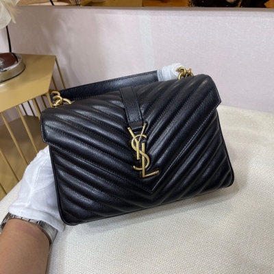 YSL Yves Saint laurent聖羅蘭 Monogram college 黑色銀扣 24cm萬年款郵差包，火辣辣的勁爆款24Cm，街拍神器，眾多明星好萊塢女神的首選款式，怎麼搭都好看、怎麼搭都毫無違和感、搭配休閒著裝顯得隨性帥氣