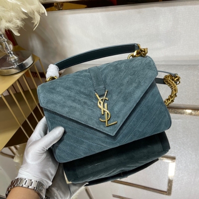 Yves Saint Laurent YSL聖羅蘭 Monogram college 磨砂皮 萬年款郵差包，火辣辣的勁爆款24Cm，街拍神器，眾多明星好萊塢女神的首選款式，怎麼搭都好看、怎麼搭都毫無違和感、搭配休閒著裝顯得隨性帥氣、搭配正裝