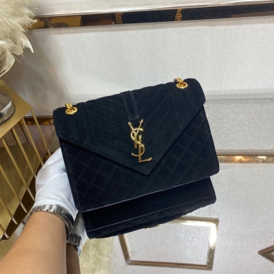 Yves Saint Laurent YSL聖羅蘭 ENVELOPE 磨砂系列 中號信封包，最新款V紋拼菱格的魚子醬，義大利進口磨砂牛皮，非常大氣的一款，搭配金色 五金很經典，百搭款！肩背斜挎都ok！又能裝！型號：487206尺寸：24×1