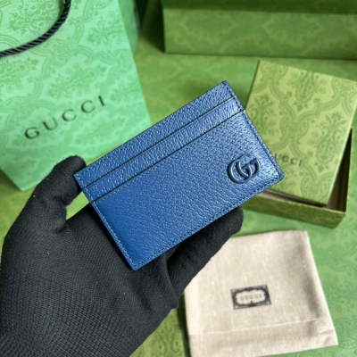 GUCCI古馳 正品開模製作，對版規格、對版內裡做法，市場獨家，圖案已成為品牌標誌之一，採用進口牛皮，簡單大氣，超大容量，非常實用，可拆卸義大利皮制腕帶！內裡側面底部均頂級牛皮製作而成。型號：657588。尺寸：11*7cm。顏色：藍豬紋皮