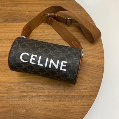 Celine 2022圓筒包 非常適合日常的一款休閒包、男女生穿搭無限制、太酷啦 造型很喜人 掛肩可斜挎、可調節長度 容量：日常妥妥當當 （五金純鋼） 尺寸：22*12.5*12