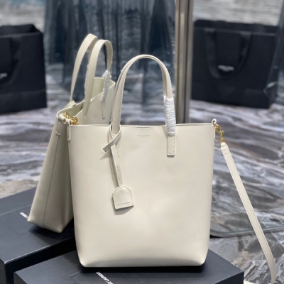 Yves Saint Laurent YSL 聖羅蘭 shopping tote bag 豎款購物袋 非常簡約性冷淡風的一個系列，進口南非牛皮，內裡配有一個手拿袋，可拆卸，它的特點就是容量大而且輕，搭配一個金屬小logo，精緻極了！型號：6