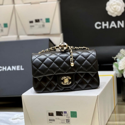 Chanel香奈兒 純原廠 2023C 早春度假新款 超級火爆又難買的足球方胖子 2023C依然特別難買！足球調節款是明星產品 更是火爆到不行 都要加價 實物也超級好看百搭，非常可愛高貴 超級推薦 獨家原廠正品方框小羊皮 新出的黑白球是搭配