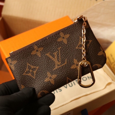 Louis Vuitton VIVIENNE HOLIDAYS 2022 PARIS Mini Pochette Accessoires/Bag.  M81760