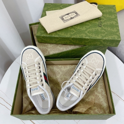 GUCCI古馳 Tennis 1977丹寧系列休閒鞋樂福鞋 鞋面定制原版牛仔布，內裡原版定制草綠色帆布加毛巾乳膠墊腳，原版開模大底，男女碼的大底不一樣哦，最新綠盒包裝，情侶款！女碼35-40（34定制） 男碼39-44（45定制）