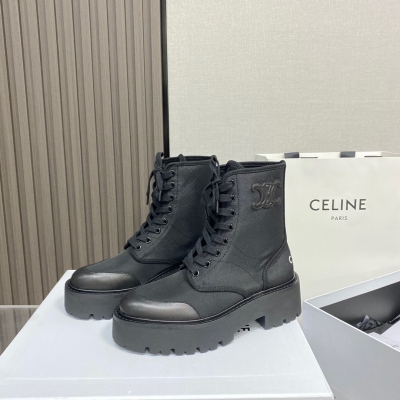 Celine 新款帆布馬丁靴，頂級品質，百搭單品！集美們真的一定要入，上腳很好看又增高！鞋面原版帆布面料，內裡墊腳羊皮，原版開模大底，碼數35-40