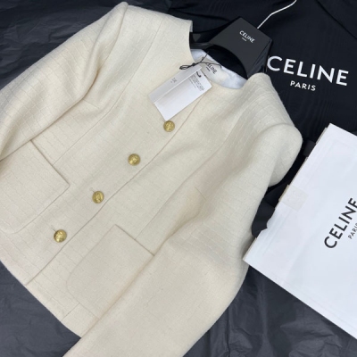 Celine 2023ss 輕薄款西裝外套經典H版型立體剪裁 最佳的上身體驗 簡單俐落膠囊衣櫥必備 米白色柔和氣質 搭配連衣裙褲裝都很好看 不屬於一見鍾情的快時尚路線 絕對值得收藏的經典單品SML