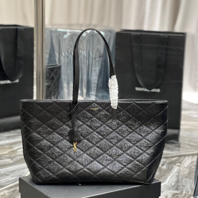 Yves Saint Laurent YSL 聖羅蘭 SLP 新款購物袋 shopping tote bag 購物袋 非常簡約性冷淡風的一個系列，進口油蠟牛皮，菱格繡線工藝，袋口磁扣設計，內裡有拉鍊袋，搭配一個金屬小logo，精緻極了！尺寸