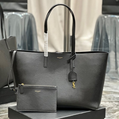 Yves Saint Laurent YSL 聖羅蘭 shopping tote bag 購物袋 非常簡約性冷淡風的一個系列，進口南非牛皮，內裡配有一個手拿袋，可拆卸，它的特點就是容量大而且輕，搭配一個金屬小logo，精緻極了！尺寸：38×