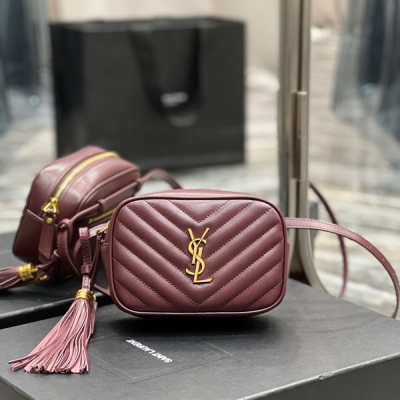 Yves Saint Laurent YSL 聖羅蘭 爆款腰包回貨啦！杏色金扣 專櫃最新同步LOU BELT BAG，可調節式腰包，只有一個尺寸哦，長度調節範圍為65-110cm！百分百小牛皮，一個內袋，三個卡槽，一個拉鍊外袋！他不僅僅是腰