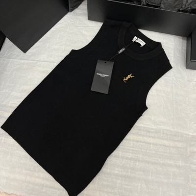 Yves Saint Laurent YSL 聖羅蘭 SLP 2023s 針織緊身圓領背心輕歐美辣妹風 非常基礎的日常款 強調線條和包裹效果 屬於最顯瘦的的極簡穿搭 適合各種身材 顯瘦百搭舒適度高 羊毛紗線進口織機針織 值得入手