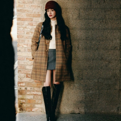 Celine 2024fw 復古格紋中長款外套 復古風格拉滿 立體A版型剪裁 上身效果更加顯瘦 氣場也是杠杠der 經典的小翻領復古格紋 上身更加修飾脖頸又顯臉小 任何人穿都能slay全場！SML