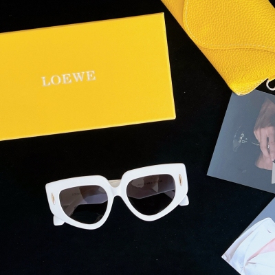 Loewe羅意威 太陽眼鏡 MODEL：LW40155 SIZE：51口18-145