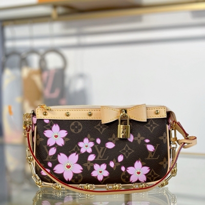 LV路易威登 特級MB163c晶片版原廠皮 x TM POCHETTE ACCESSOIRES 手袋 型號：M13666 材料：A級全鋼五金，進口原廠面料 包裝：全套原廠免稅MB包裝 尺寸：22x13x4cm