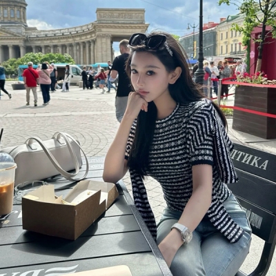 LV路易威登 2025ss 圓領針織短袖簡約高級每個女生都無法拒絕的溫柔甜美 針織面料上身超級舒服 包裹性透氣性都是頂級的 復古又時尚 單穿疊穿都好看 SML