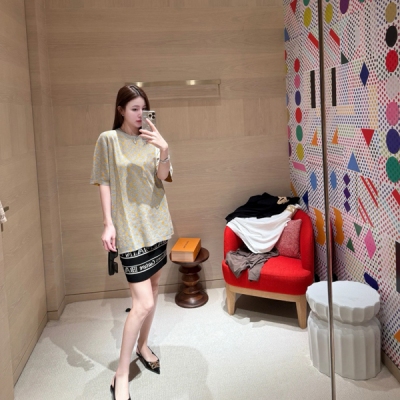 LV路易威登 2025ss 最新老花針織短袖 閉眼入的百搭精品 極具辨識度的老花元素 簡約大牌好搭配 俏皮多巴胺的豐富色彩 面料舒適柔軟 SML