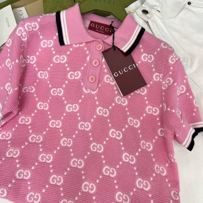 Gucci古馳 2025s 翻領針織短袖進口機工藝 定制定染的紗線細節完美 常規版型完全不限制身材 超極遮肉肉哦 上身巨大牌 隨意搭配都不會出錯的單品SML