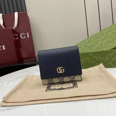 Gucci古馳 新品 新款Ophidia系列 採用義大利進口小牛皮，配以經典雙G五金，新的式樣和輪廓托的新作登場了。結構形狀，其中內側被劃分為間隔。海外頂級五金精製而成 型號：598587。尺寸：12（長）x 10（寬）x 3釐米（厚）顏色
