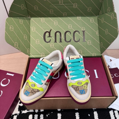 Gucci古馳 頂級版本 全新升級做舊休閒情侶款小髒鞋女款 鞋面增加原版一致的水性塗邊工藝市場上的普通油邊膠感太強又容易掉！A級頭層磨砂皮（帶毛孔）/對版電腦刺繡雙G布,內裡高密度毛巾絨中底板細節上增加了PVC透明小圓標封線 六次開模採用滴