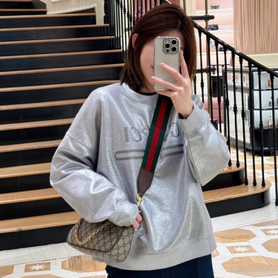 Gucci古馳 2025fw logo直筒牛仔褲重洗水磨毛的logo棱形格太好看了 復古既具有辨識度 直筒版型遮胯顯瘦 修飾腿型 隨意搭配個上衣都很時髦了 SML