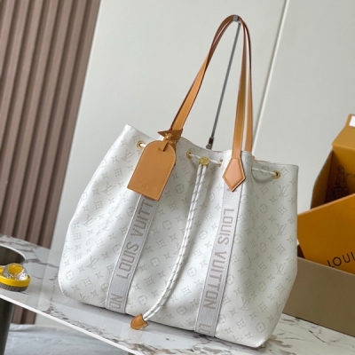 LV路易威登 特級MB163c晶片版原廠皮 本款 Marina Tote 手袋 型號：M14652 材料：A級全鋼五金，進口原廠面料 包裝：全套原廠免稅MB包裝 尺寸：49 x 34 x 16.5 cm