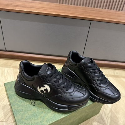 Gucci古馳 老爹鞋新色發售 代購級品質，從鞋子的包裝-防偽標識-鞋盒配件-面料優化-大底工藝-車線走線-油邊工藝都做到最好。鞋面原版A級進口牛皮，內裡墊腳原版A級混種羊皮，中底帶LOGO+原版注塑墊腳工藝+原版套楦工藝，原版全套定制包裝