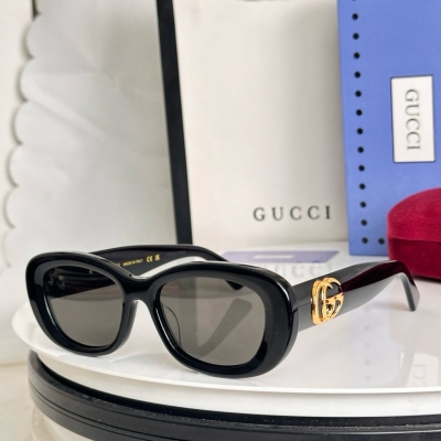 Gucci古馳 2026官網新款太陽眼鏡 倪妮.宋威龍.李沁同款 MOD：GG1829SK 2026ss系列橢圓形輪廓和標誌性圖案融合在一起，形成迷人的設計。這款太陽鏡的鏡框比例勻稱，鏡腿上有大雙 G 細節。size：54口18-145