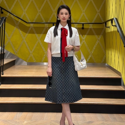 Gucci古馳 2026春夏新款精紡棉質老花牛仔腰帶半裙出貨精紡棉質質感高級 通體撞色提花 款式更顯正式立挺 吸睛亮點 凸顯腰身線條增添女性氣質和曲線美感 既突出細節又切分比例 上身時復古摩登 現貨S/M/L/XL 腰帶半裙