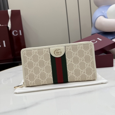 Gucci古馳 新品 Ophidia系列匠心演繹新穎廓形與功能，搭配標誌性的米色和棕色配色，締就質地柔軟、風格時尚的包袋單品。米白色和燕麥色GG字母交織圖案塗層織物 米白色皮革滾邊 淺金色調配件 米白色亞麻棉混紡襯裡 雙G 織帶 內部：一個