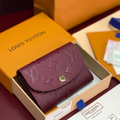 LV路易威登 M25810 紫色！女士零錢包卡包 小巧玲瓏卻極為實用，此款多彩信封式零錢包是現代女性都市生活中的完美伴侶。身材小巧，輕鬆收入包袋甚至衣袋之中。尺寸：11×8cm。