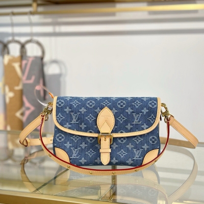 LV路易威登 特級MB163c晶片版原廠皮 DIANE 手袋 型號：M13070牛仔藍色 材料：A級全鋼五金，進口原廠面料 包裝：全套原廠免稅MB包裝 尺寸：24x15x9cm