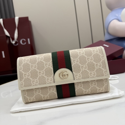Gucci古馳 新品 Ophidia系列亮眼呈獻新穎廓形與實用功能性設計，以標誌性米色和燕麥色配色匠心演繹，締就質地柔軟的配飾單品，這款長款錢包便是其中一款代表作。白色和燕麥色柔軟GG Supreme 白色皮革滾邊 淺金色調配件 棕色塔夫綢