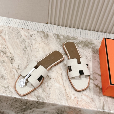 Hermes愛馬仕 系列新品 專櫃同步上新色卡 oran系列H拖鞋頂級上新全面升級，代購級！每年必備的H拖今年還加了新色，美到無法言喻絕好的穿著舒適感可是經典必備，各種風格搭配都Hold的住！燙鑽，拼色，手縫鑽，布面，塗鴉，荔枝紋，鱷魚紋，