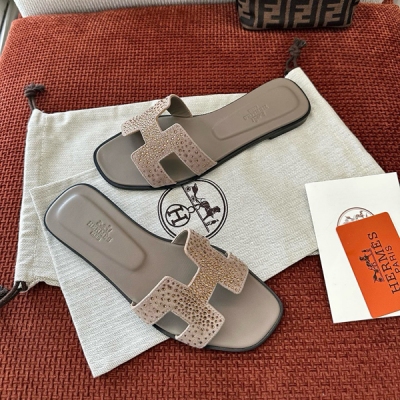 Hermes愛馬仕 經典H拖燙鑽款 原版購入代購級別 原版Epsom小牛皮 羊皮內襯 墊腳飾有品牌標識壓印 義大利真皮大底 2.5cm鞋跟 size：35-40（40 41 42定制)