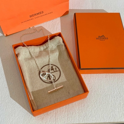 Hermes愛馬仕 O’Maillon系列的靈感源自經典“Chaine d‘Ancre超級高。不管是購買後自用還是選擇送禮給心愛的她,都是不錯的選擇、且有寓意 歡迎全網對比